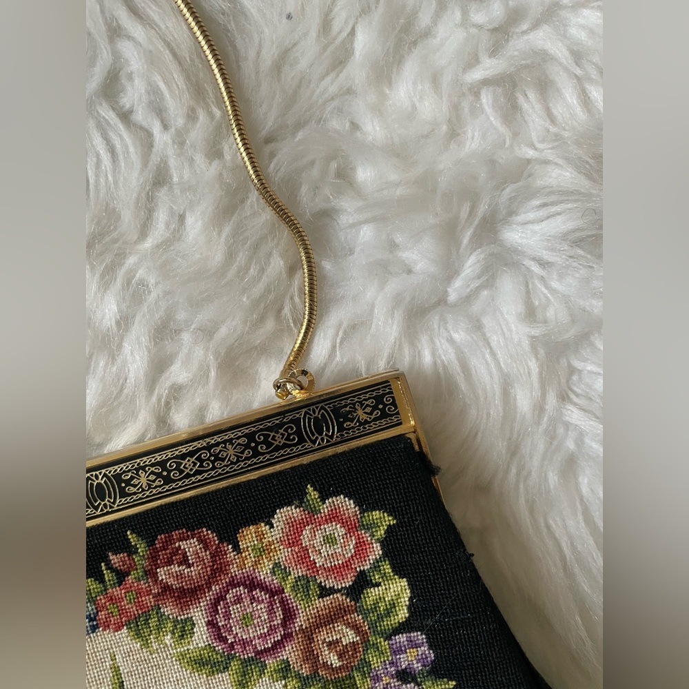 VINTAGE VICTORIAN TAPESTRY CLUTCH - Picture 10 of 11